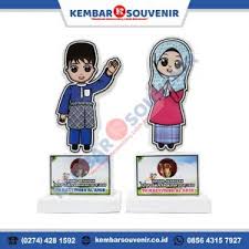 Oleh karena itu diharap baju kaos yang akan kita bagikan berikut ini dapat memberikan tambahan ide untuk membuat baju kaos semakin indah sesuai idaman anda.simak ulasan terkait baju kaos dengan judul artikel 50+ gambar kaos untuk anak tk berikut ini. Plakat Anak Tk Archives Pusatnya Pembuatan Plakat Indonesia