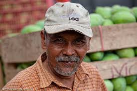 Люди живт здесь на разных уровнях. Lyudi I Lica Indonezii 1