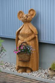Mit Der Kettensage Geschnitzt Kettensagekunst Holz Schnitzen Schnitzen Mit Der Kettensage