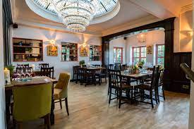 An imposing suburban fuller's house rebuilt in 1929 to designs by t h nowell parr and dominated externally by three gables on the rendered frontage. The Duke Of Kent Fuller S Pub And Restaurant In Ealing