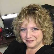 Stefanie Devery's Instagram, Twitter & Facebook