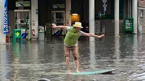 May 27, 2021 · laissant libre cours à leurs envies, et faisant fi de toute contrainte, des architectes ont imaginé des projets surprenants. Video Inondations Un Remois S Amuse A Surfer Rue Ceres