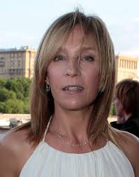 The Best Haircuts For Oval Faces Long Face Hairstyles Thin Fine Hair Hairstyles For Thin Hair