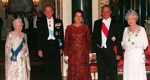 Foi um presente que a rainha mãe elizabeth ganhou do rei george vi. Rainha Mae Da Inglaterra Acervo