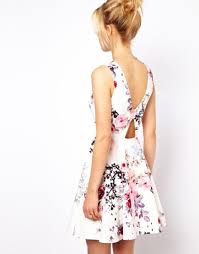 S'engager peut faire peur parfois, mais dire « oui » à ces robes d'invitée de mariage est simple comme bonjour. Asos Robe Patineuse Fleurie Coloree Chez Asos Idee Tenue Mariage Tenue Mariage Robe Mariage Invitee