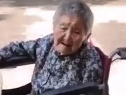 Người lạ giả làm con gái đến thăm mẹ già 88 tuổi suốt 6 tháng, thân phận  thực sự khiến gia đình bất ngờ