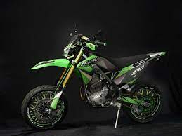 Gambar modifikasi kawasaki klx 150 dibawah ini saya ambil dari sumber : 8 Komponen Yang Bisa Membuat Kawasaki Klx Jadi Makin Keren