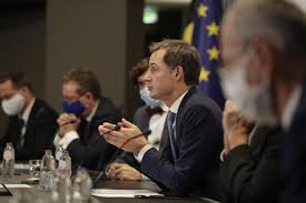Sociale contacten waren enkel mogelijk binnen die bubbel. Live In Vier Concrete Stappen Naar De Vrijheid Kw Be