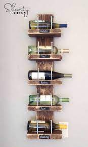 Hjemmelavet vinreol af enkelte søm og billigt træ | Decor inspiration diy,  Diy wine rack, Diy wine