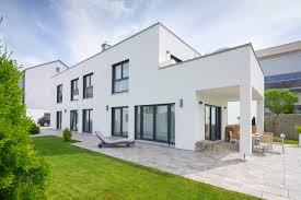 Der bauhausstil überzeugt durch seine zeitlose und elegante optik.⁠ ⁠ unser cubus 148 verfügt über einen flachdachanbau mit darüberliegender loggia.⁠ durch die brüstungswand kann man auf der loggia. Form Follows Function Hauser Im Bauhausstil Livvi