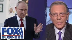 Karen Bebb's Instagram, Twitter & Facebook