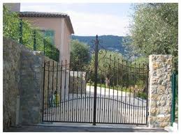 Nos Modeles De Portails En Fer Forge Avec Images Portail Fer Forge Portail Ajoure Portail En Fer