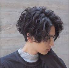 For a super curly short style, try out androgynous hairstyles like this curly crop! Curly Androgynous Haircuts 13 Modern Androgynous Haircuts For Everyone
