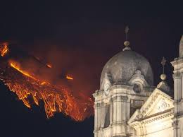 May 26, 2021 · eruzione etna, l'ingv di catania conferma come sia presente la crescita dell'energia interna del vulcano che in meno di 18 ore ha dato vita a tre parossismi. Etna Nella Notte L Ultima Eruzione L Ingv Ora L Attivita Si E Conclusa Corriere It