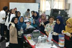 Cek program studi, peminatan, dan pilihan kariernya. Menarik 4 Jurusan Kuliah Teknik Ini Justru Diminati Perempuan Halaman All Kompas Com