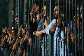 Hundreds stuck in long lines as Pakistan Super League ticket snag slows return of spectators