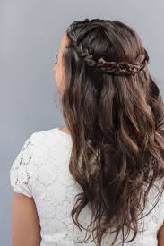 Das liegt gerade absolut im trend und zählt zu den 1000 bilder zu offene frisuren auf pinterest dirndl hochzeits haare und locken. 1001 Ideen Und Anleitungen Fur Moderne Frisuren Mit Locken