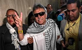Santrich fue detenido en bogotá el 9 de abril de 2018 por la fiscalía colombiana acatando la sin embargo, tras un tira y afloja en la justicia colombiana, santrich quedó finalmente libre y el 11 de. Yfqxbdga07n9lm