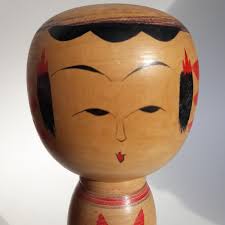 Ogura Katsushi, 9,5 pouces Yajirou Kokeshi. Les poupées Kokeshi japonaises  vintage en bois sont des symboles de chance, de santé et de prospérité.