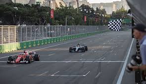 Im tank seines aston martin wurde zu wenig treibstoff festgestellt. Formel 1 Sebastian Vettel Und Lewis Hamilton Mit Skandal Beim Gp In Baku
