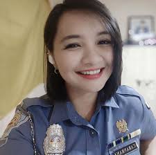 Bumibitaw dahil di makagalaw. Pinipigilan ba ang puso mong iba ang  sinisigaw?"