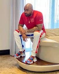 He joined the cast of venda soapie muvhango in april 2006 and on 5 march 2007 resigned from the show. Talk About Being Rich Shona Ferguson Shows Off His Diamond Bling News365 Co Za