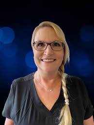 Lori Skinner's Instagram, Twitter & Facebook