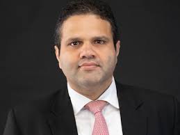 Leonel Fernández juramenta a cientos de deportistas en Fuerza del Pueblo