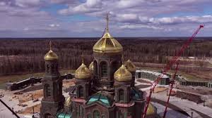 В 2020 году, в кубинке, построили самый грандиозный, дорогой и красивый памятник послесоветскому клерикальному бреду россии. Patriarh Kirill Osvyatil Glavnyj Hram Vooruzhennyh Sil Rossii V Kubinke Telekanal Sankt Peterburg