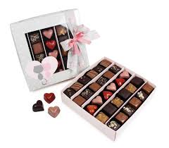 Une Boite De Chocolats Originale Pour La Saintvalentin Decoree De Chats Amoureux Et De Jolis Rubans Ajoutez Cadeau Chocolat Saint Valentin Boite Chocolat