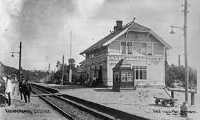 Check spelling or type a new query. Lorenskog Stasjon Narvesenkiosken Star Foran Stasjonsbygning Stasjonsbygningen Er Levert Fra Strommen Traevarefabrik Akershusbasen Digitaltmuseum