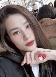 Tin sao Việt: Hoàng Oanh được bế bổng ở tư thế nguy hiểm