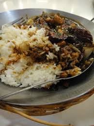Ayam goreng ialah daging ayam yang dicelup ke dalam salutan, kemudian digoreng jeluk, digoreng kuali atau digoreng tekanan. Ketuk Ketuk Dapur Umi Qi Ayam Masak Cili Kering Halia Ala Ala Chinese Style