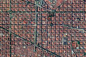Vibrant and colourful barcelona lively and colourful barcelona faces the mediterranean sea and features the world's top city beaches, including sant sebastià, barceloneta and somorrostro beaches. L Eixample De Barcelona Un Museo Al Aire Libre Motoddk