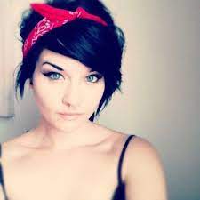 First, style your hair by straightening it or using a curling iron to create wavy texture. Image Result For Pictures Of Bandanas In A Girl S Hair Pretty Hairstyles Hair Styles Short Hair Styles