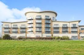A fantastic one bedroom apartment in the heart of cardiff city centre refurbished and modern throughout the apartment offers open plan living space and is offered to the the flat comprises ofan open plan living and kitchen space, the kitchen is newly fitted with integrated appliances. Properties For Sale In Cardiff County Of Rightmove