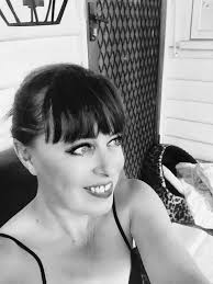 Louise Dowling's Instagram, Twitter & Facebook