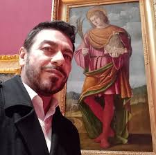 🟥 ⚜️ Amigos, aquí estoy junto a una de las obras más antiguas que se  conservan en Chile, se trata del Ángel de la Ciudad, datada en 1495 y  realizada por el