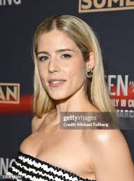 464 Emily Bett Rickards Photos Stock Photos, High-Res Pictures, and Images 
