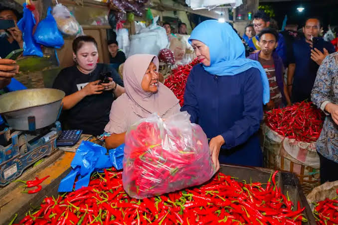 Khofifah Pastikan Sembako Aman, Minta Masyarakat Jatim Hindari Panic Buying di Ramadan