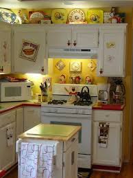 Retro Yellow And Red Kitchen My Mother Had A Canary Yellow Chinese Red Kitchen Retrohomedecor In 2020 Retro Kitchen Decor Retro Kitchen Kitschy Kitchen