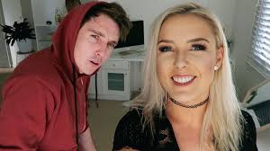 He has dark brown eyes and has brownish hair color. Lazarbeam Net Worth 2020 Bio Wiki Age Height Girlfriend Celebnetworth Net