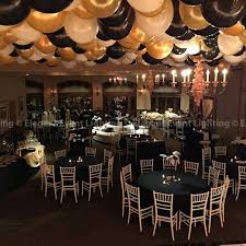 Crea Una Decoracion Unica Y Llamativa Para Tu Proxima Fiesta Pegando Globos Directamente En E Fiesta De Gatsby Ideas De Fiesta De Graduacion Decoracion De Unas