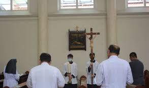 Hari trisuci sendiri terdiri dari rabu abu, kamis putih, dan jumat agung. Bq1tzrxeua3tkm