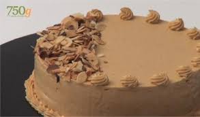 Preparez La Creme Au Beurre Versez Le Sucre Dans Une Casserole Avec Le Cafe Reconstitue Dans L Eau 5 Cl Faites Chauffe Recette Moka Gateau Moka Idee Gateau