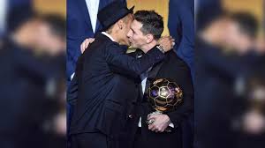The ball will be instantly recognisable thanks to its use of the traditional champions league stars, which stand out in royal those 32 sides will then be split up into eight groups to battle it out for a spot in the knockout stages. Neymar Has A Lovely Message For Lionel Messi After Psg Finds Out Barcelona As Opponent In Ucl Round Of 16 View Post