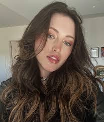 Allie Davis's Instagram, Twitter & Facebook