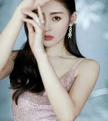 Crystal Zhang's Instagram, Twitter & Facebook