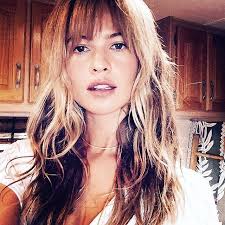 Find Out How The Victoria S Secret Angels Are Getting Glam For Their Big Show Celebrity Bangs Hair Styles Long Hair Styles