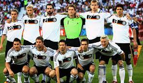 0:1 deutschland benötigte einen punkt um sich für das viertelfinale zu qualifizieren und viele österreicher beschworen ein wunder und hofften auf einen sieg der gastgeber. Em 2008 Seite 7